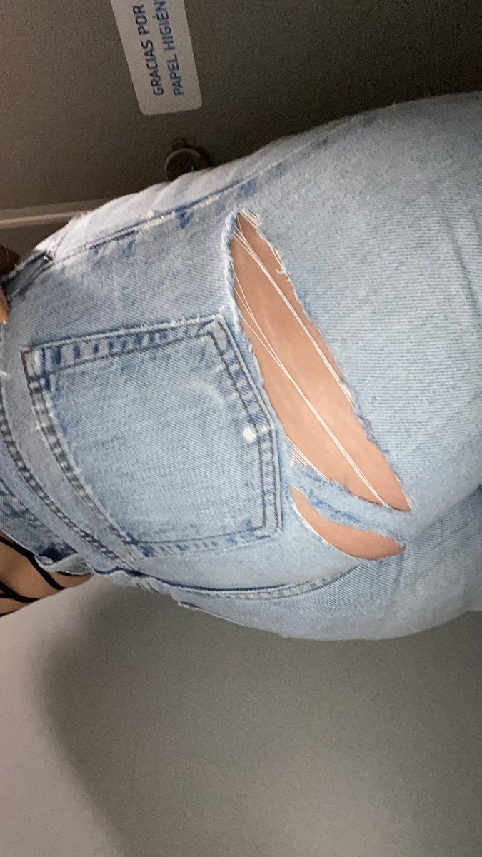 petkitty_'s tweet photo. i’m back, take a look at the jeans i accidentally ripped while i was at uni https://t.co/LqVAIoeXs5