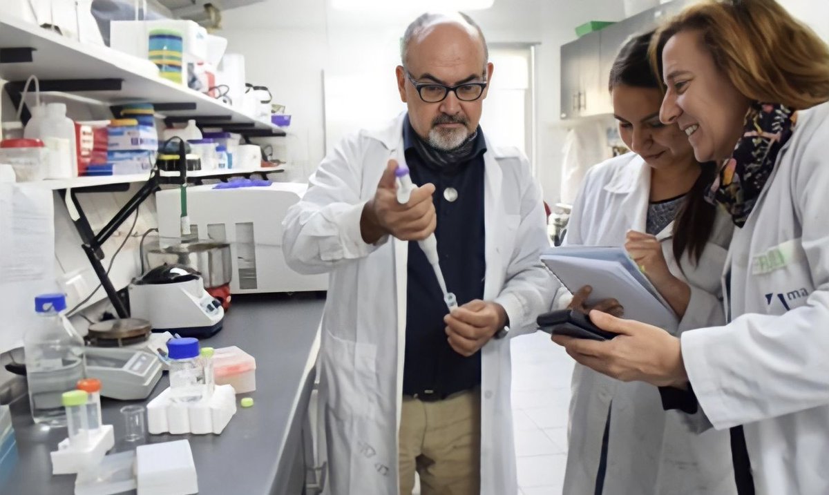 IBYDAazul's tweet photo. 📅El pasado lunes, 28 de noviembre, Félix López Figueroa, director del #IBYDA, participó en una entrevista de la 7ª jornada del Programa Recursos Marinos y Economía Azul en PN del Estrecho. 🪸🌊🔬
Lee la noticia completa en 👉🏻 https://t.co/wQc4796WPP
#IBYDA #ENTREVISTA #ALGAS https://t.co/oPN3sxhowB