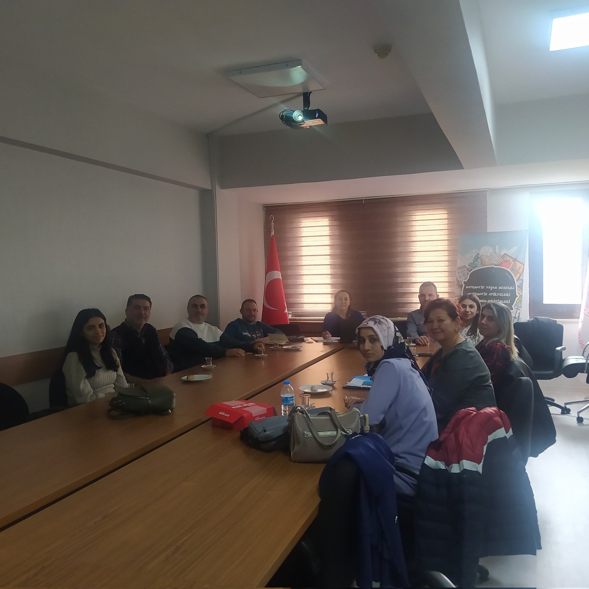 samsunarge's tweet photo. Müdürlüğümüzce başlatılan "Samsun Matematik Seferberliği" projesi kapsamında, ilimizde  görev yapan matematik ve sınıf öğretmenlerinin katılımıyla Eğlenceli Matematik Öğretimi için Etkinlik Hazırlama Toplantısı yapıldı. @zulkifdagli @samsunmem @muratagar60 https://t.co/Ndj3GmsxrU