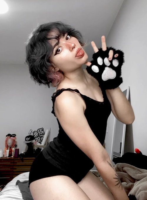 Bom dia✨🖤 https://t.co/OZjBV1oLUw