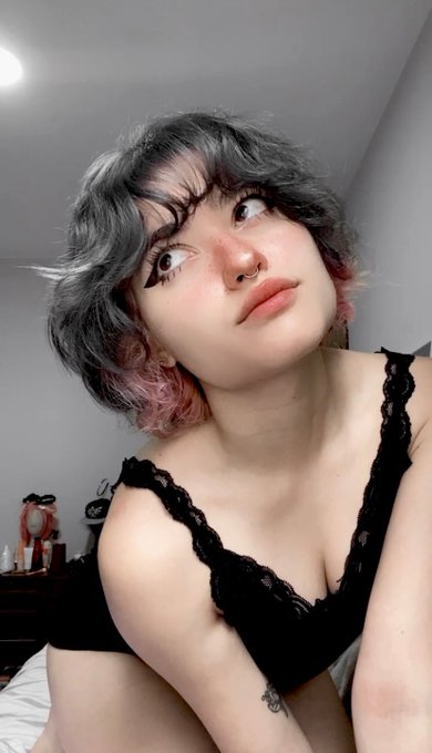 Bom dia✨🖤 https://t.co/OZjBV1oLUw