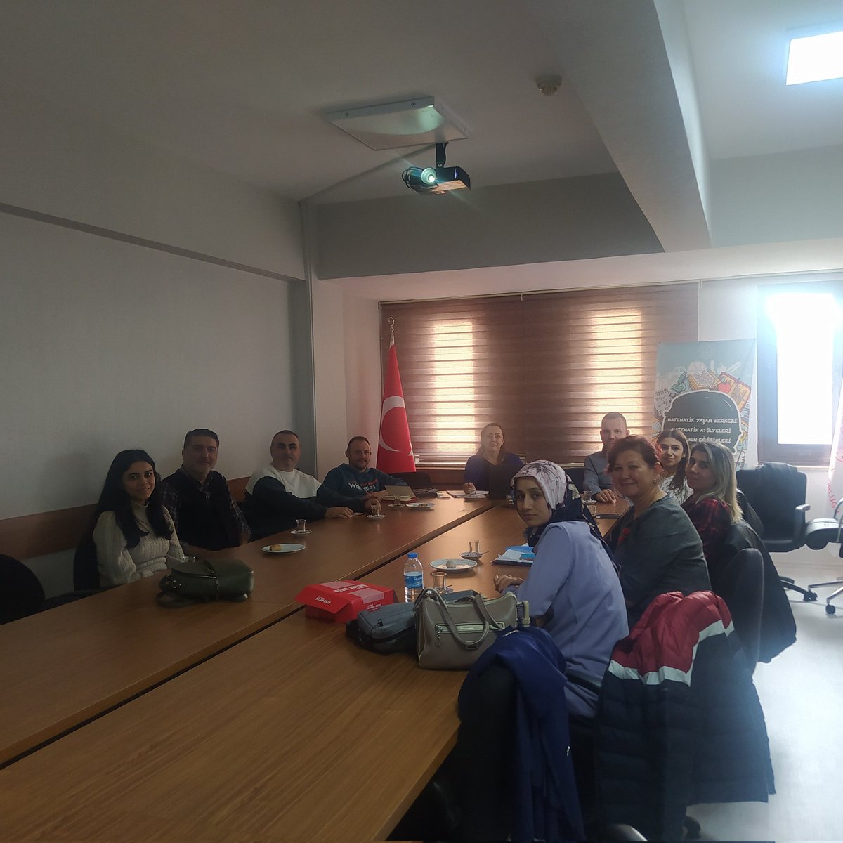 samsunarge's tweet photo. Müdürlüğümüzce başlatılan "Samsun Matematik Seferberliği" projesi kapsamında, ilimizde  görev yapan matematik ve sınıf öğretmenlerinin katılımıyla Eğlenceli Matematik Öğretimi için Etkinlik Hazırlama Toplantısı yapıldı. @zulkifdagli @samsunmem @muratagar60 https://t.co/Ndj3GmsxrU