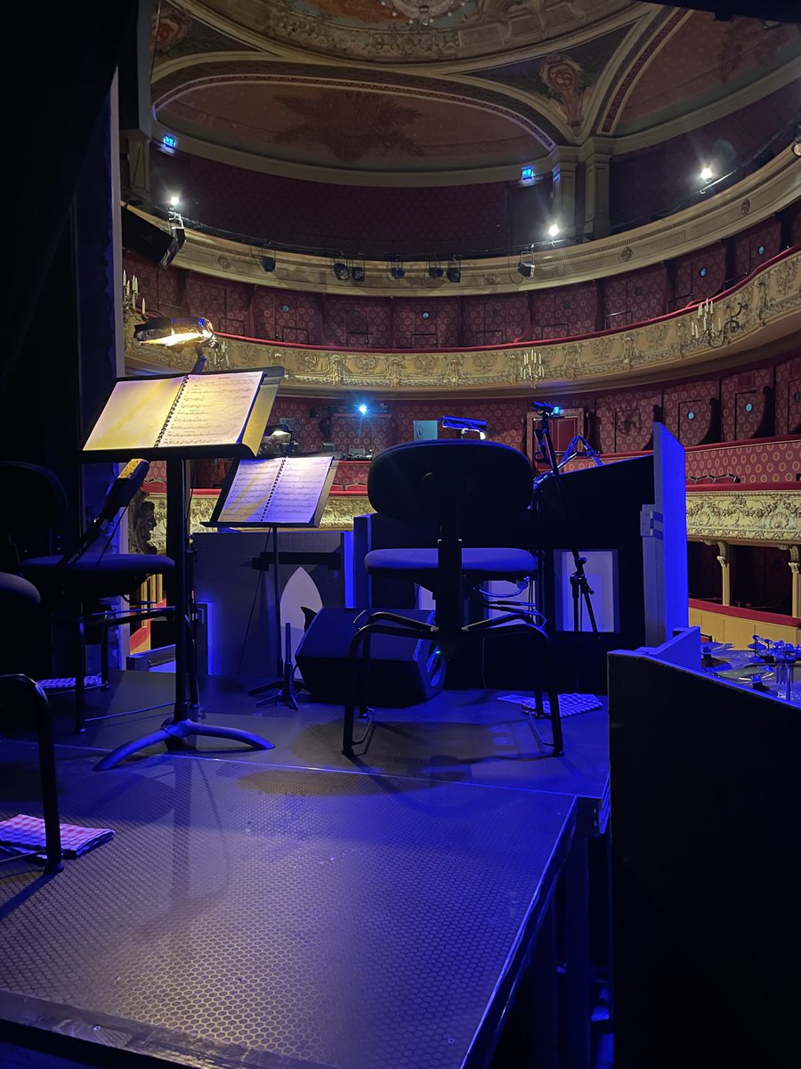 [LE CHAT DU RABBIN]

Première représentation dans quelques minutes ! L’équipe du Chat du Rabbin rencontre les enfants de Saint-Omer (La Barcarolle EPCC) puis tout le public pour une seconde représentation à 19h 🪘