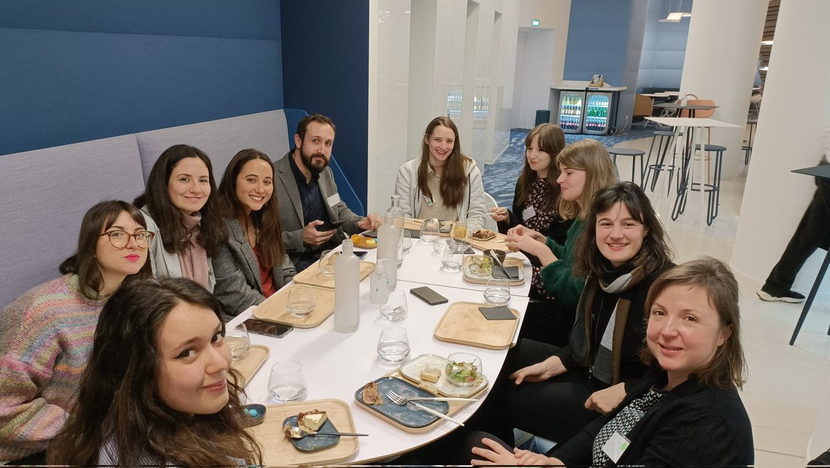 Platel_RV's tweet photo. Magnifique délégation du laboratoire NIMH à la journée d'hiver de la SNLF ! Il y a un garçon qui semble un peu perdu 😁 https://t.co/GNRMOrWPbg