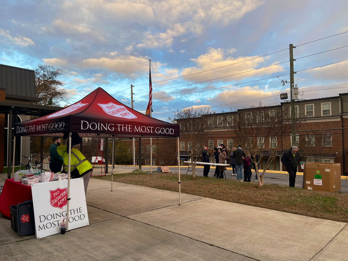 CiaraFrisbie's tweet photo. Nice morning for some donations for @11Alive’s 40th #CanAThon! 

Come say hello and make a contribution 😊♥️ https://t.co/Grc1Twmg9r