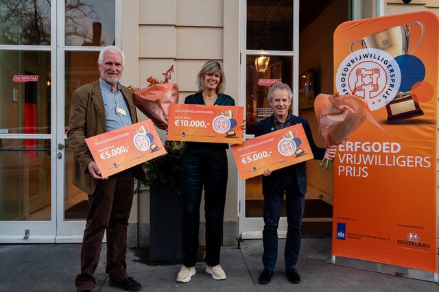 Vrijwilligers zijn onmisbaar voor behoud van erfgoed en het vergroten van zijn waarde. Jullie maken erfgoed toegankelijk, beleefbaar en herkenbaar. De #erfgoedvrijwilligersprijs 2022 gaat naar <a href="/openluchtbad/">Vereniging Openluchtbad Zwolle</a> Zwolle. Felicitaties ook aan finalisten <a href="/Wendezoele/">Wendezoele</a> &amp; @Eesterenmuseum.👏