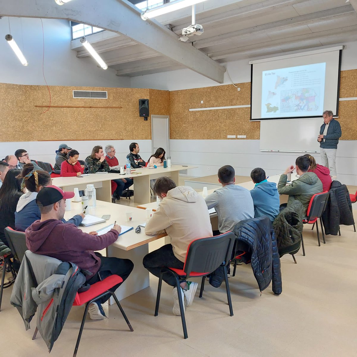 quim_comas's tweet photo. Por la tarde visitamos el @irtacat #MasBadia donde hicimos una tertulia con Francesc Camps, sec. de la Junta Central de Usuarios del Baix Ter, @JCapella_DECABA, experto en turismo responsable, y la alcadesa de @talladaemporda, sobre los diferentes usos del #H2O en el Baix Ter https://t.co/vBIejOUlMz