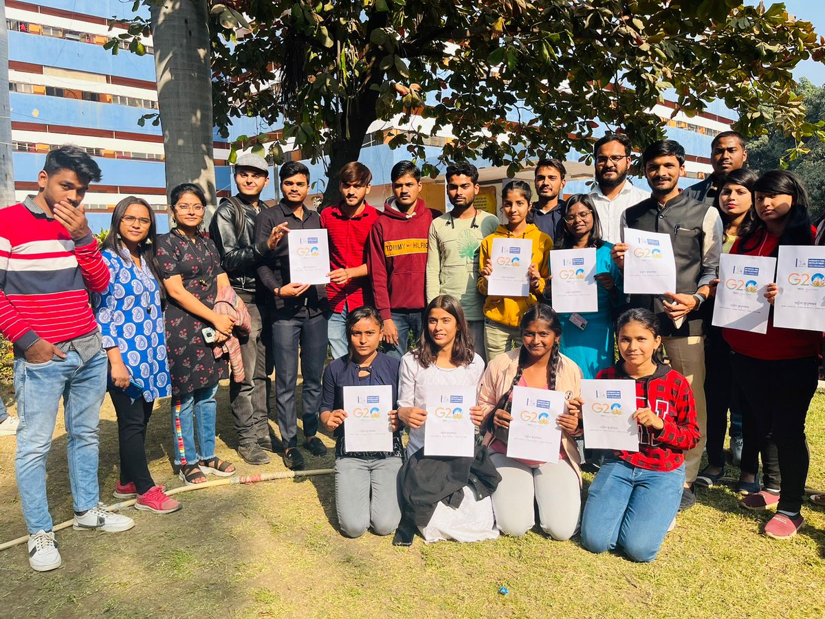 ABVPBhopal's tweet photo. On the historic event of India taking the Presidency of G20,SFD Makhanlal Chaturvedi University unit launch poster to commemorate the day.
#abvpvoice #sfdvoice #sfdmadhyabharat #g20bharat #g20india https://t.co/Ivi9xDPPrv