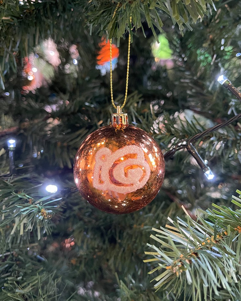 iCandyDesignLtd's tweet photo. We’re feeling tree-mendously excited… putting up the Christmas tree has got us all festive in the office!

#christmas #festivefeeling #seasonsgreetings #baubles #tinsel https://t.co/S7qLJMkptk