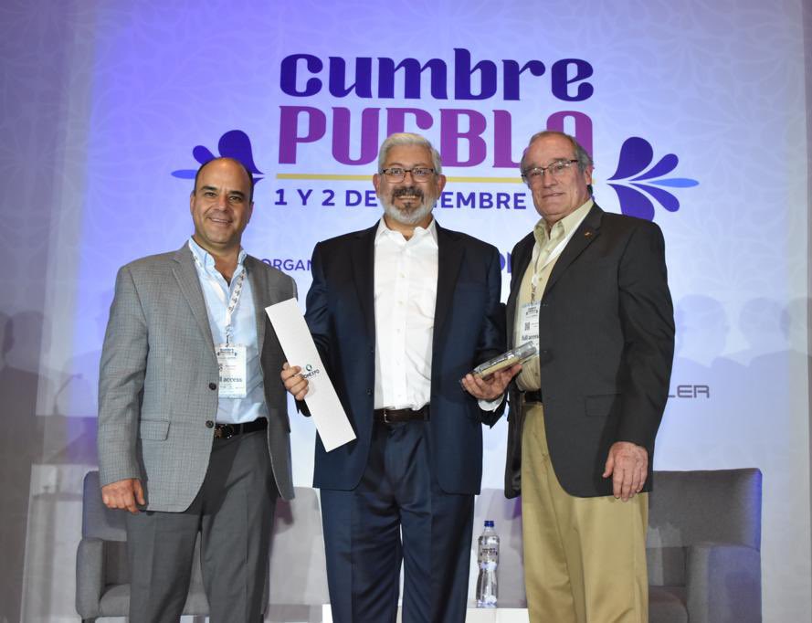 jorgeemijares's tweet photo. Gracias por tu excelente participación @macariomx durante #CumbrePuebla2022 Siempre tan positivo y lleno de optimismo! Espectacular conferencia. #ONEXPO #CumbrePuebla #Puebla https://t.co/i6GetFmPjh