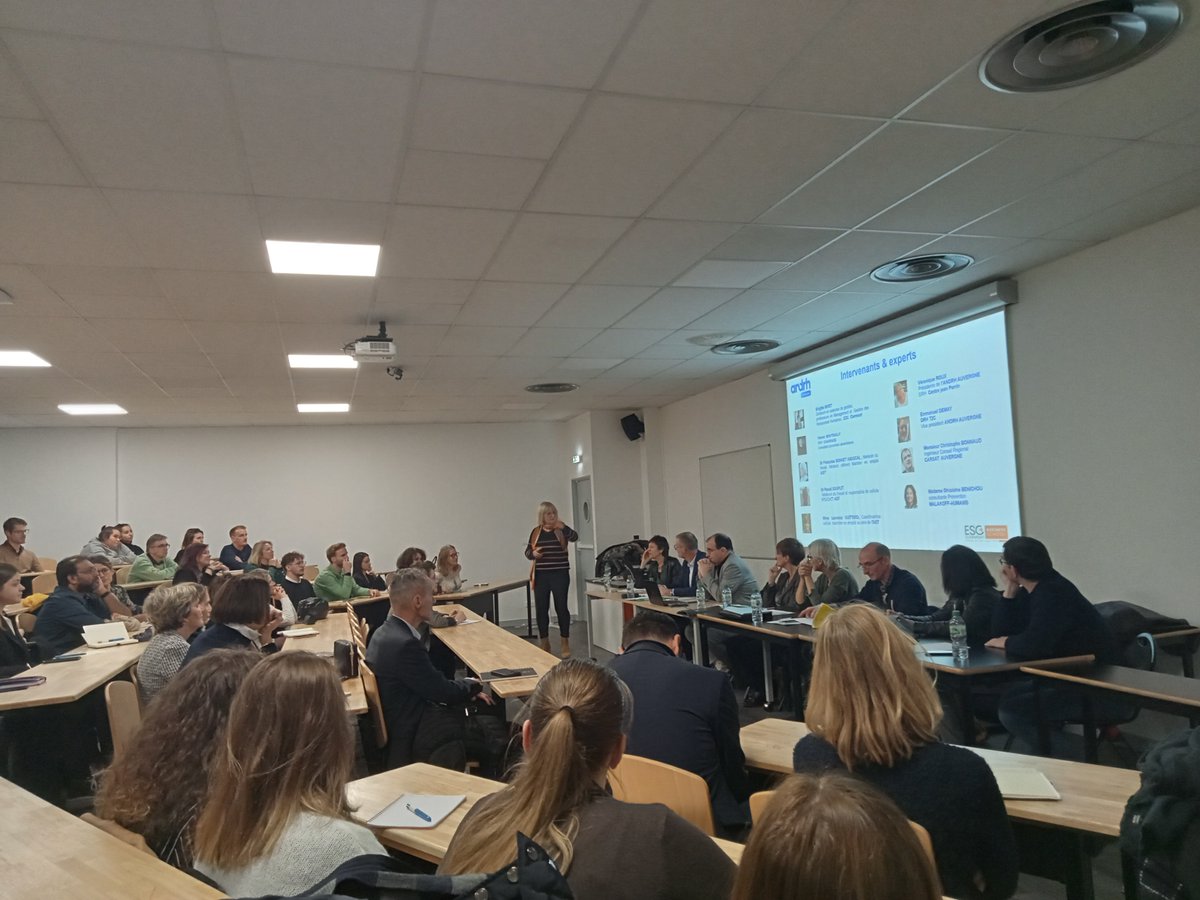 clermont_sb's tweet photo. Mardi 29 novembre, l'@ESCClermont a accueilli une conférence @ANDRH_Officiel Auvergne sur l'absentéisme en entreprise, un phénomène qui ne laisse personne indifférent. 🧐
#conference #andrh #escclermont #escclermontbs https://t.co/xt7QDWUJNZ