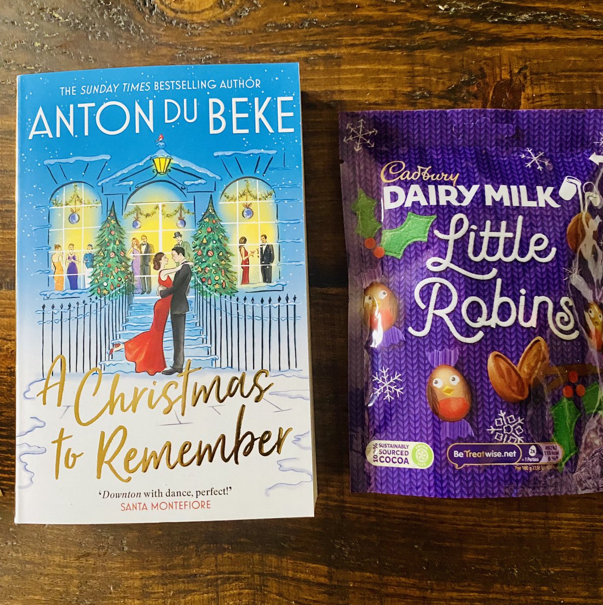 Happy Friday! It’s time for another Christmassy #giveaway #win a copy of A Christmas to Remember at a bag of little robins. RT &amp; follow to enter. UK only. Closes 4/12/22 at 11.59pm.