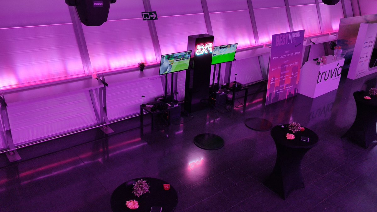 Ayer se celebró la primera edición de los premios #BestinTravel en el #WizinkCenter.
Coincidiendo con el partido de España en el Mundial, los asistentes pudieron disfrutar de nuestro simulador virtual de fútbol. 
#EXF #realidadVirtual #VR #Mundial