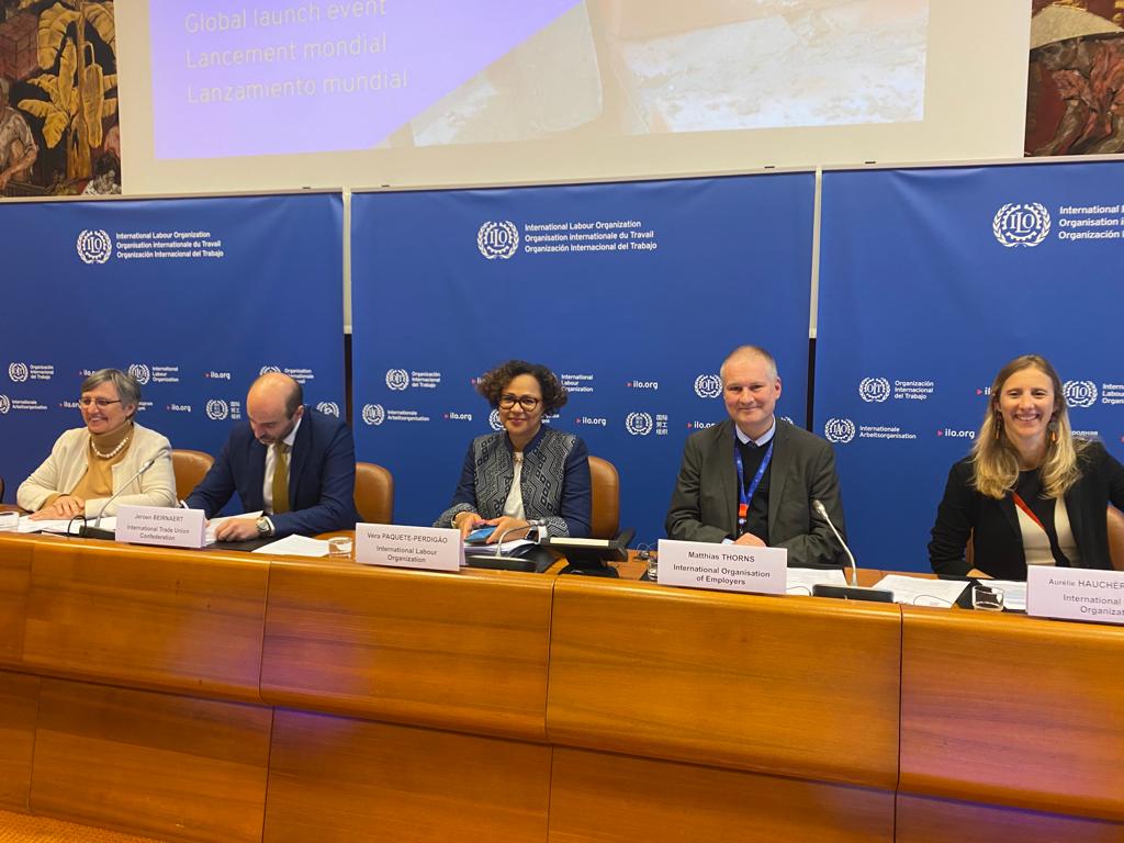 🔴EN DIRECT🔴
Lancement de l'Observatoire sur le #TravailForcé de <a href="/OITinfo/">Organisation internationale du Travail</a>!

Avec @rial_oea <a href="/TomObokata/">UN Special Rapporteur Tomoya Obokata</a> <a href="/MatthiasThorns/">Matthias Thorns</a> <a href="/JeroenBeirnaert/">Jeroen Beirnaert</a> <a href="/Verapaquete/">Vera_PaquetePerdigao</a> <a href="/AurelieHauchere/">Aurelie Vuong</a>

🧵Suivez les tweets en direct ici👇

#EndSlavery #EsclavageModerne #Traite
<a href="/MTPE_Peru/">Ministerio de Trabajo y Promoción del Empleo</a> @oievoix <a href="/ituc/">ITUC</a>