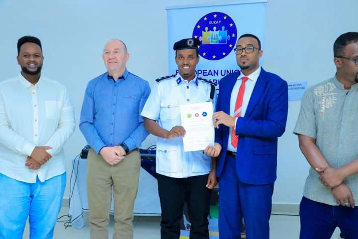SLNDGGC's tweet photo. Tababarkan ayaa la siinayey masuuliyiin ka kala socday, Wasaarada Arrimaha Gudaha JSL , Wasaaradda Gaadiidka Iyo Ciidanka Booliska JSL , Ciidanka Dab-demiska , Xeer Ilaalinta Guud ee Qaranka JSL , Somaliland Immigration ,Ciidanka Ilaalada Badda iyo Komishanka Maamul Wanaaga JSL https://t.co/TsZBQ8ydeh