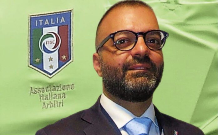 Paolo Ziliani (@zziliani) on Twitter photo Caro min. dello Sport <a href="/andreaabodi/">Andrea Abodi</a>, abbiamo il n. 1 del CONI che chiama delinquenti i presidenti di A e amici Juventus e Roma, il n. 1 FJGC che insabbia ogni scandalo, un’AIA che decide gli scudetti e un suo alto dirigente narcotrafficante. Tutto bene?
(retwitta se sei schifato) Caro min. dello Sport <a href="/andreaabodi/">Andrea Abodi</a>, abbiamo il n. 1 del CONI che chiama delinquenti i presidenti di A e amici Juventus e Roma, il n. 1 FJGC che insabbia ogni scandalo, un’AIA che decide gli scudetti e un suo alto dirigente narcotrafficante. Tutto bene?
(retwitta se sei schifato)