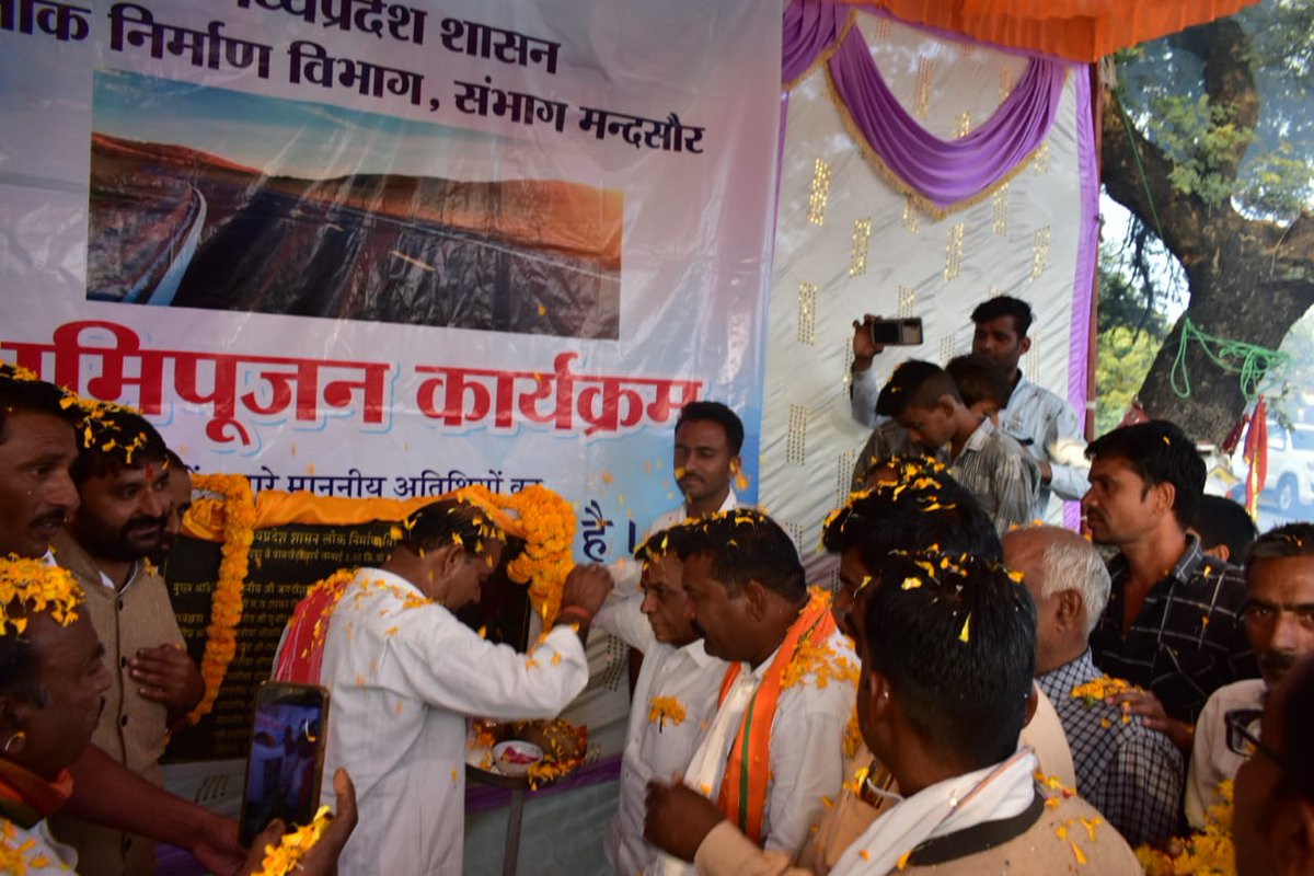 #मल्हारगढ़_विधानसभा में हाथी बोलिया से देवाखेड़ा एवं मगराना से सुथारखेड़ा के बाद बूढ़ा मंडल की ही दो और सड़कों गर्रावद से बूढ़ा एवं बादपुर से बॉसखेड़ी के निर्माण कार्य का भूमिपूजन किया।