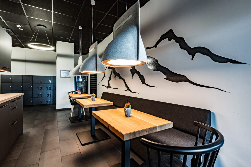 This magical office inspired by the Alps. Take a tour: 
officeinspiration.com/en/offices/pin…

#officeinspiration #newwork #modernoffice #pinteam #alpen #alpes #office4you