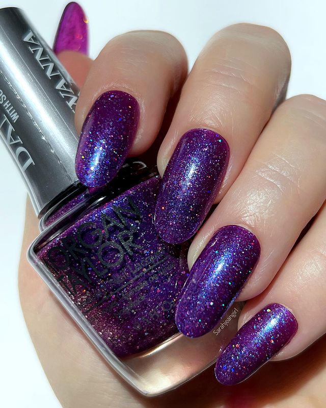 MTMorganTaylor's tweet photo. Feeling: Holiday Ready ✔✨
You can too with shade Belt It Out! Seen on @sarahjeangirl
#MTMorganTaylor #MorganTaylorLacquer #Nails #NailPolish #LacquerNail #VioletNails #PurpleNails #HolidayCollection #IWannaDanceMovie #Movies #NailSwatch #ContentCreator https://t.co/xfpUZOyGkR