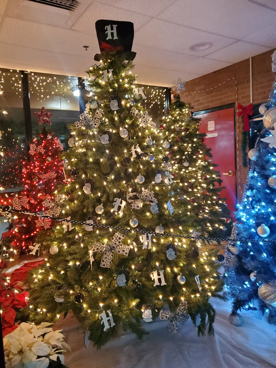 HanksInteract's tweet photo. Our winter wonderland is up, we are ready for the holidays! Now the Kingdom can enjoy. #hanksknights #HanksInteract #winterwonderland #Holidays2022 https://t.co/fXj92Q3hlp