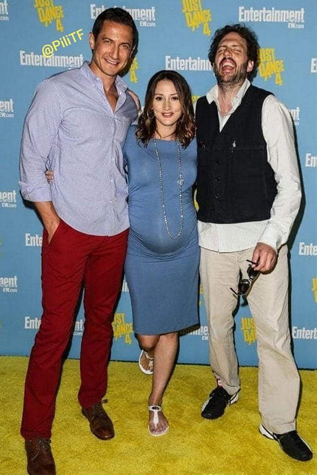 PiliTF's tweet photo. Good morning everyone 👋😎
Have a great Friday
#Throwback #sdcc2012 #sdcc
#ewparty
#SashaRoiz
#BreeTurner
#SilasWeirMitchell
#grimm
#nbcgrimm
#grimmnbc https://t.co/96CIqmSmuW