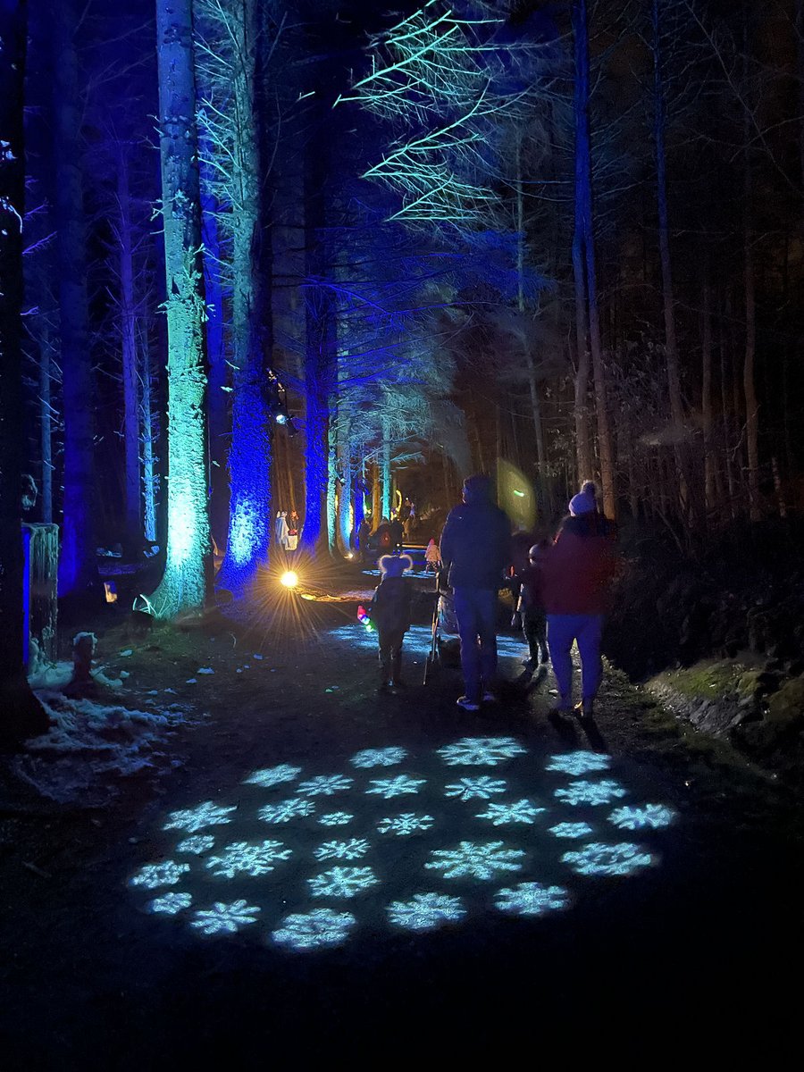 UndisScot's tweet photo. We went last night to the opening of Beecraigs Festive Forest 2022 @BeecraigsFF and were amazed by the  powerful laser light shows and stunning lighting effects. Plus Santa, a funfair, and food and drink, this really was the magical event we'd been hoping for. #BFF22 https://t.co/4U6GBG55Bw