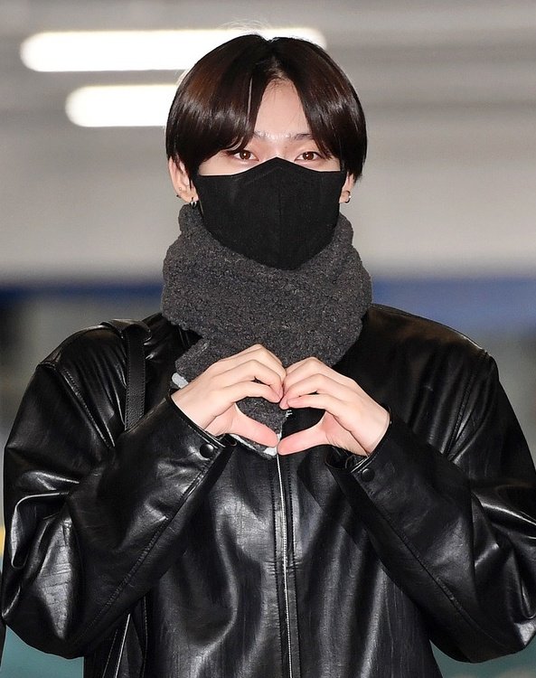 hourlyheeace's tweet photo. the difference between them in incheon airport and when they're in NAIA 🤣 init no? sanay na kami

#ENHYPENwithBYS #ENHYPENinMANILA 

https://t.co/sZgMguSTmO