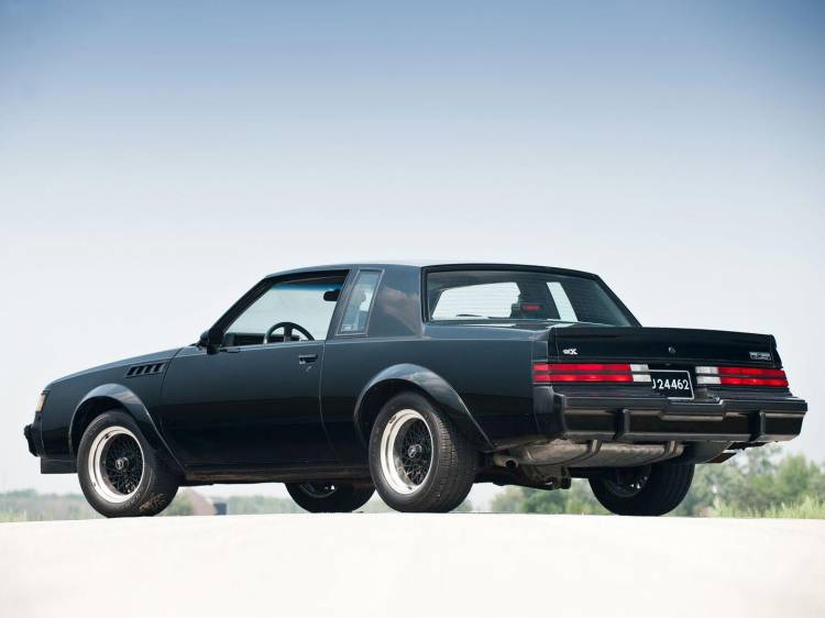lfarrec's tweet photo. Buick GNX:
Los Grand National eran la oveja negra de General Motors, despreciados tanto por los propietarios de Buick como por los de Corvette. Pero ningún coche americano fue más rápido en los años 80. El GNX hacía trampas en su ficha técnica y merendaba Corvettes. https://t.co/NvQOpdfRBl