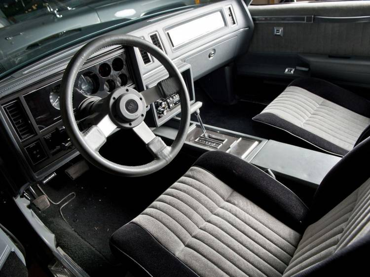 lfarrec's tweet photo. Buick GNX:
Los Grand National eran la oveja negra de General Motors, despreciados tanto por los propietarios de Buick como por los de Corvette. Pero ningún coche americano fue más rápido en los años 80. El GNX hacía trampas en su ficha técnica y merendaba Corvettes. https://t.co/NvQOpdfRBl