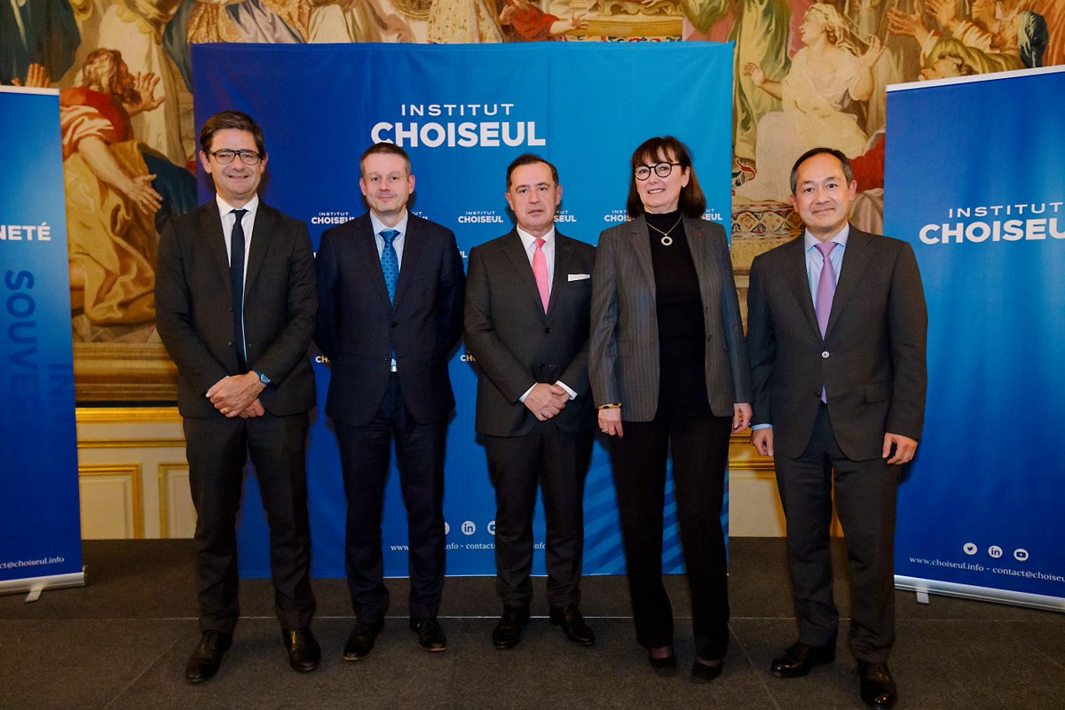 NicolasDufourcq's tweet photo. Très honoré d’avoir reçu ce Grand Prix @InstChoiseul de la souveraineté.

C’est une récompense collective, pour l’ensemble du travail des équipes de @Bpifrance en faveur de la réindustrialisation et sur tous les autres fronts 💪 https://t.co/7SwW3OwxUk