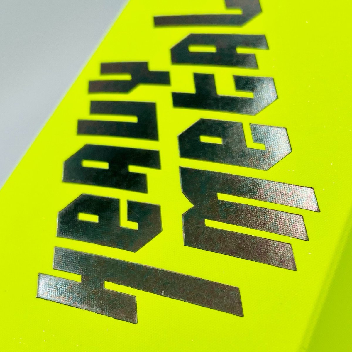 XadonLtd's tweet photo. #xadonfoilingfriday
Foil: Meteor Grey 6705 from Foilco
Paper: Gmund Action Vibrant Arsenic 430gsm
#creativeprocess #foiling #creativepaper #foil #metallicfoil #foilco #gfsmith #gmundpaper #gmundaction #vibrantarsenic #madeonakluge #xadon
@Foilco  @GFSmithpapers  @gmundpaper https://t.co/qdFBSFXuj4