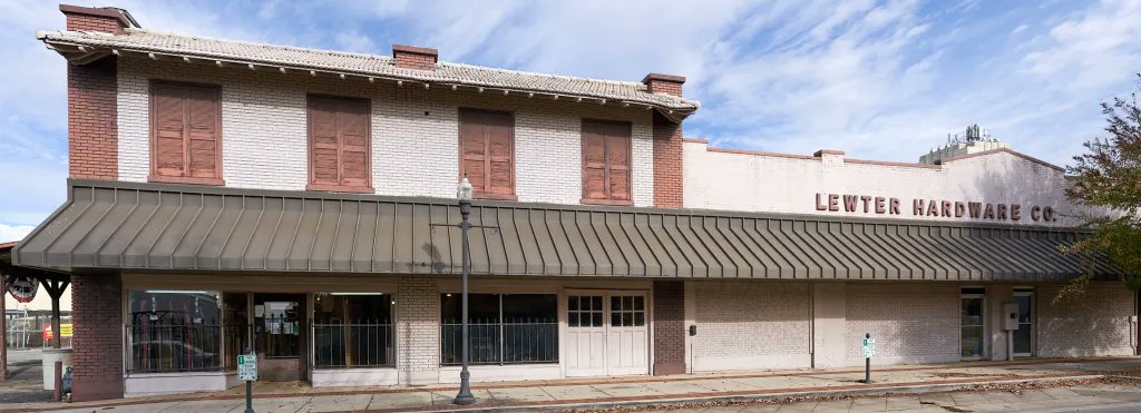 Check out this cool article on the Huntsville Lewter Hardware Store which recently closed its doors. Both the Huntsville Historic Foundation and the UAH Archives have been involved with preserving the legacy of this store which has stood for 94 years
hvilleblast.com/lewter-hardwar…