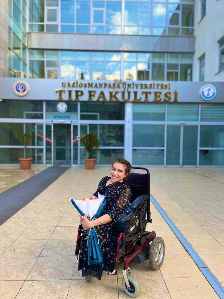 Ben bugün uzman doktor olduuum🥳