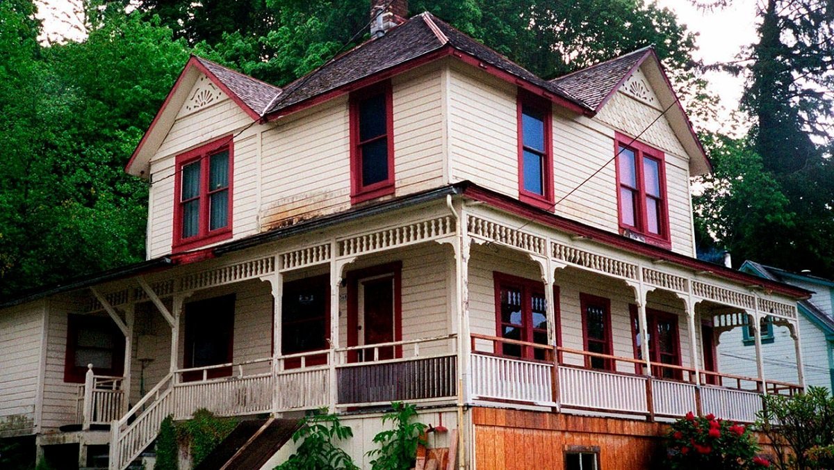 nerdist's tweet photo. Time to do the Truffle Shuffle, and put in an offer for The Goonies' house https://t.co/nFPUcwqq2l https://t.co/SLoVwc8Eg4
