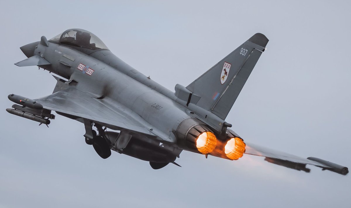 RAFConingsby's tweet photo. Captured recently at the ACPV (Air Combat Power Visit) event by 📸 Cpl Lee Matthews.
Thanks Matty for the Phoon Friday feeling!!
#phoon #friday #fridayfeeling #typhoon #photography #aviation #squadron #raf #rafconingsby https://t.co/yKle8nZYk4