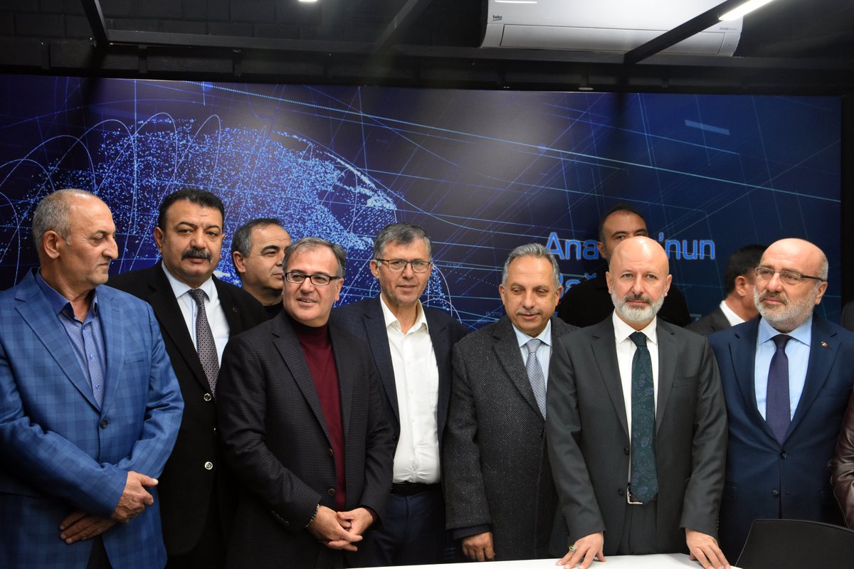 Kayserito's tweet photo. Yön. Kur. Üyemiz @hsmercan1961, Kayseri Gazeteciler Cemiyeti Başkanı Sn. @mkosedag’ın Genel Yayın Yönetmeni olduğu @anadolunettv Açılış Programı'na katıldı. Yeni TV Kanalının şehrimize hayırlı olmasını diliyor, yayın hayatında başarılar diliyoruz. https://t.co/H9UiKys7S8