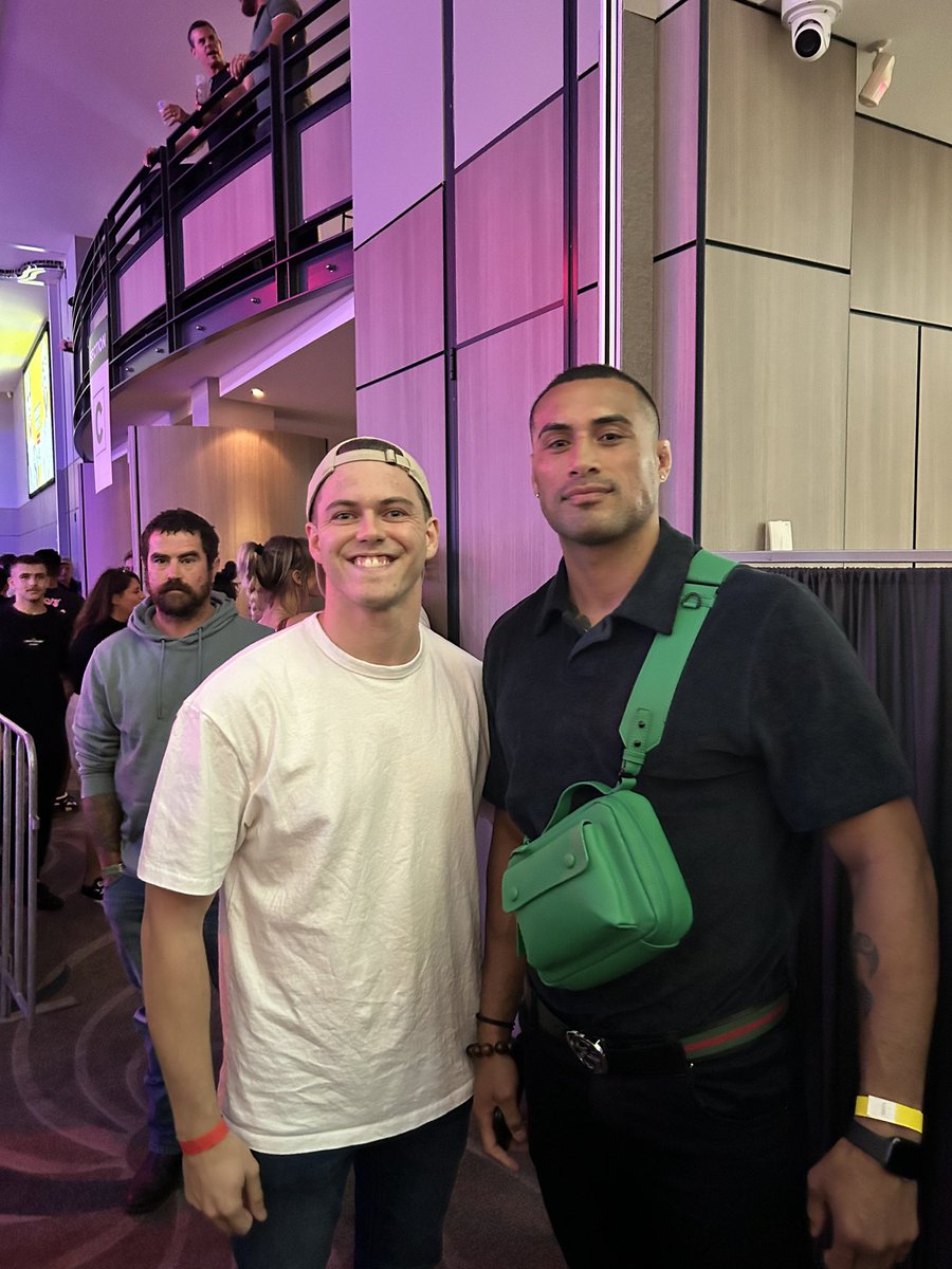 Tyler_4P's tweet photo. Big night at #Eternal72 supporting the team!
CBK legend @CarlosUlberg in the house 🇳🇿 https://t.co/4LEfBFNCP6