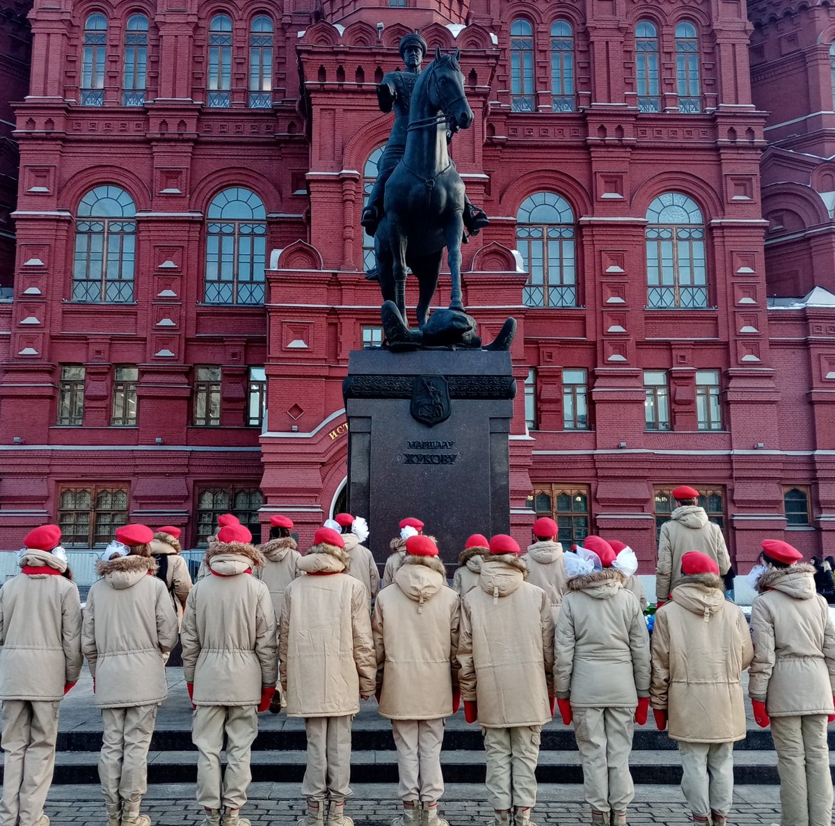 SweeneySteve's tweet photo. Russian cadets paying tribute to Marshal Georgy Zhukov who led the Soviet Red Army as it crushed the nazi war machine and defeated fascism in Europe.

In the words of Ernest Hemimgway, anyone who loves freedom owes such a debt to the Red Army that it can never be repaid. https://t.co/bu8L4RrsGj