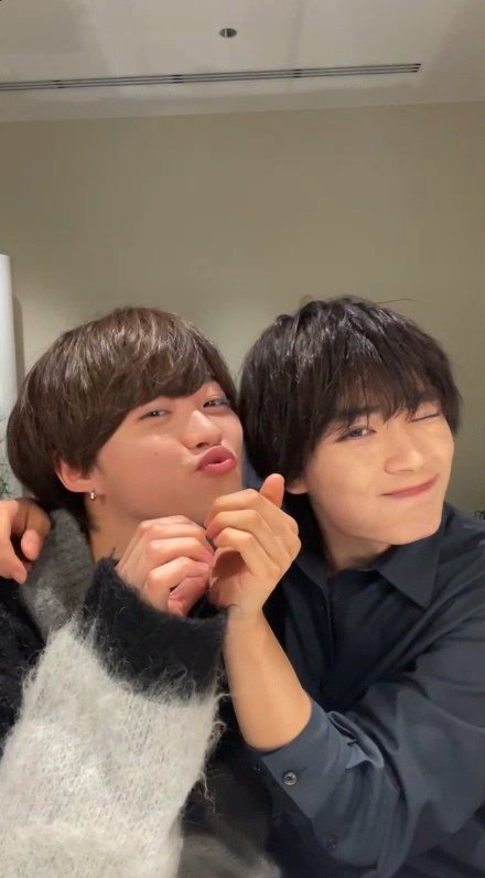 naniwa_yu_woo's tweet photo. 인생네컷가야한다니까...
#かずりゅちぇに夢��� https://t.co/0aE8hWMBkN