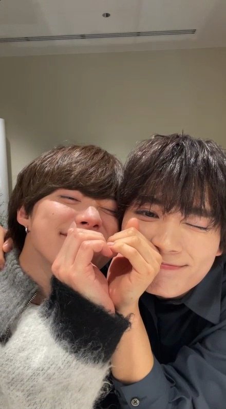 naniwa_yu_woo's tweet photo. 인생네컷가야한다니까...
#かずりゅちぇに夢��� https://t.co/0aE8hWMBkN