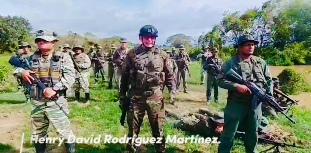 🔁RT || GJ <a href="/dhernandezlarez/">GJ. Domingo Hernández Lárez</a>: Felicito al GD Henry Rodríguez Martínez, hombre de aquilatadas virtudes y guardia de la Patria en el suelo Zuliano  por arribar a un año más de fructífera existencia ! 
Leales siempre ! #FANB🇻🇪 #CEOFANB
