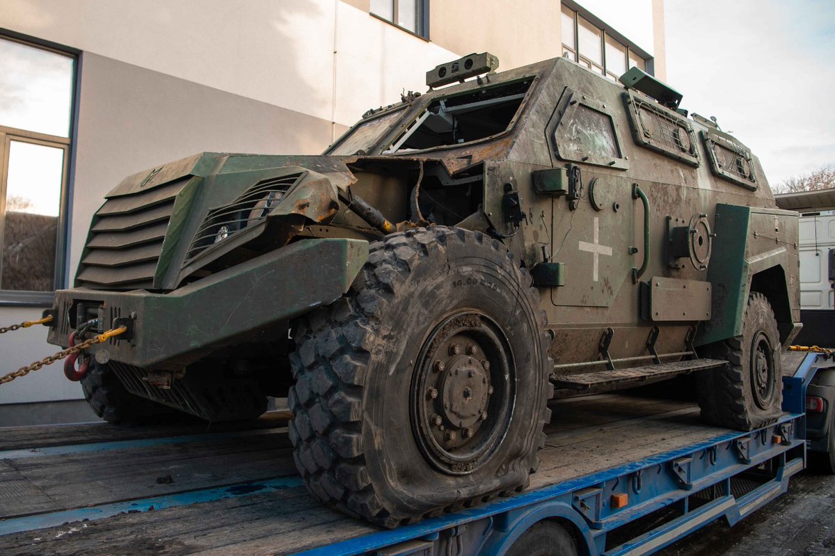 𝔗𝔥𝔢 𝔇𝔢𝔞𝔡 𝔇𝔦𝔰𝔱𝔯𝔦𝔠𝔱 on Twitter "A damaged by 120mm mortar bomb Italian MLS Shield armoured
