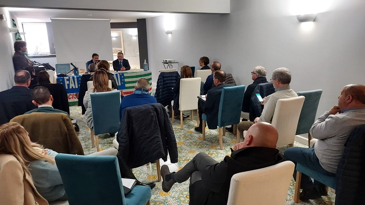 Il segretario generale @FAICISLSicilia @scotti_adolfo e il segretario generale @CislSicilia #SebastianoCappuccio chiudono il corso sulla #comunicazione  sindacale e istituzionale per i dirigenti regionali e territoriali della Federazione.