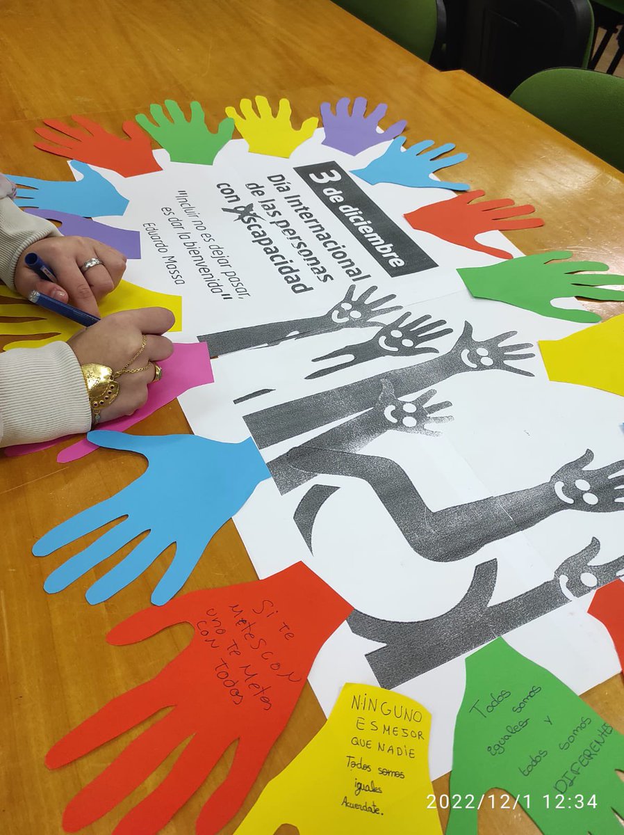 biblioespinosa's tweet photo. Así ha quedado nuestra mesa para sumarnos a la celebración de mañana #3diciembre del #diadelasdiferentescapacidades Pásate y llévate tu libro para disfrutar el fin de semana. https://t.co/tHW553vHTr