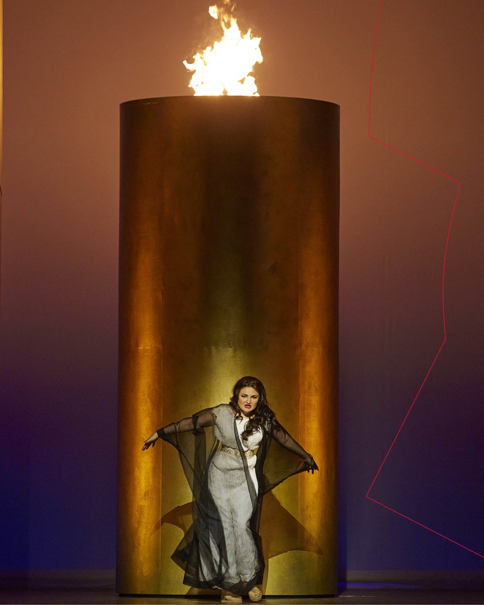 Tonight revival of Verdi's  »Aida« in Katharina Thalbach’s production in #semperoper. We present an exciting cast: the role debut of our ensemble member Christa Mayer as Amneris &amp; the house debut of tenor Jorge Puerta as Radamès. Aida will be performed by soprano Maria José Siri.