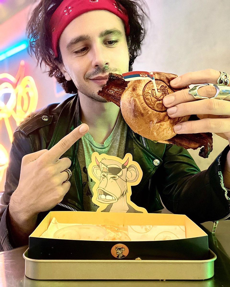 BoredGardenHK's tweet photo. Our burgers just 🤌🏻😹
@BoredApeYC @yugalabs
#NFTrestaurant #NFTCommunity #boredgarden #bayc #nft #burger #hongkong #burgerhk #tastyfood #centralhk #hk #usdt #otc #usdthk #cryptocurrency #crypto #foodhk #foodiehk #cryptohk #美食 #漢堡包 #熱狗 #無聊猿 #無聊園 #加密貨幣 https://t.co/vi7HZONTxg