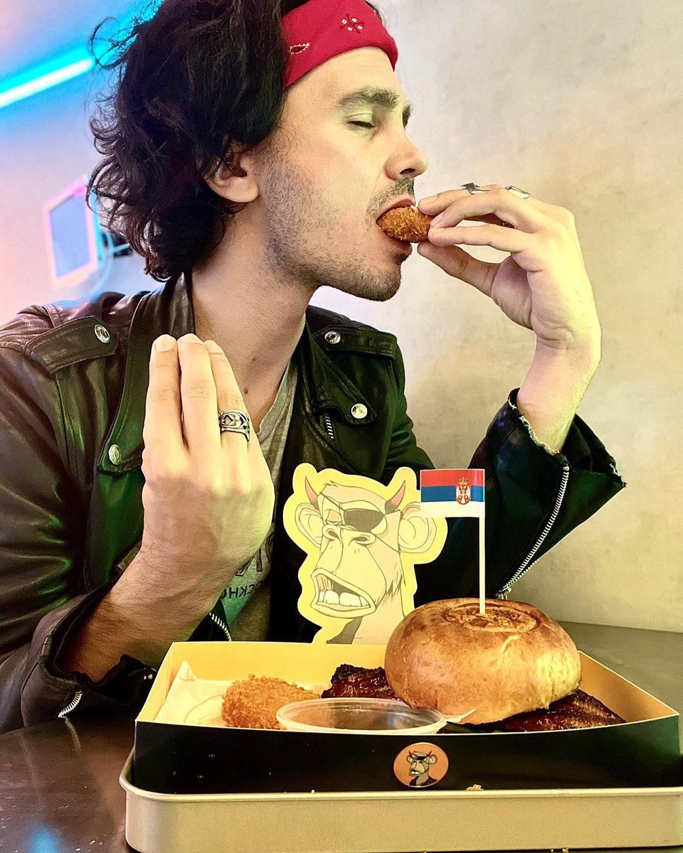 BoredGardenHK's tweet photo. Our burgers just 🤌🏻😹
@BoredApeYC @yugalabs
#NFTrestaurant #NFTCommunity #boredgarden #bayc #nft #burger #hongkong #burgerhk #tastyfood #centralhk #hk #usdt #otc #usdthk #cryptocurrency #crypto #foodhk #foodiehk #cryptohk #美食 #漢堡包 #熱狗 #無聊猿 #無聊園 #加密貨幣 https://t.co/vi7HZONTxg