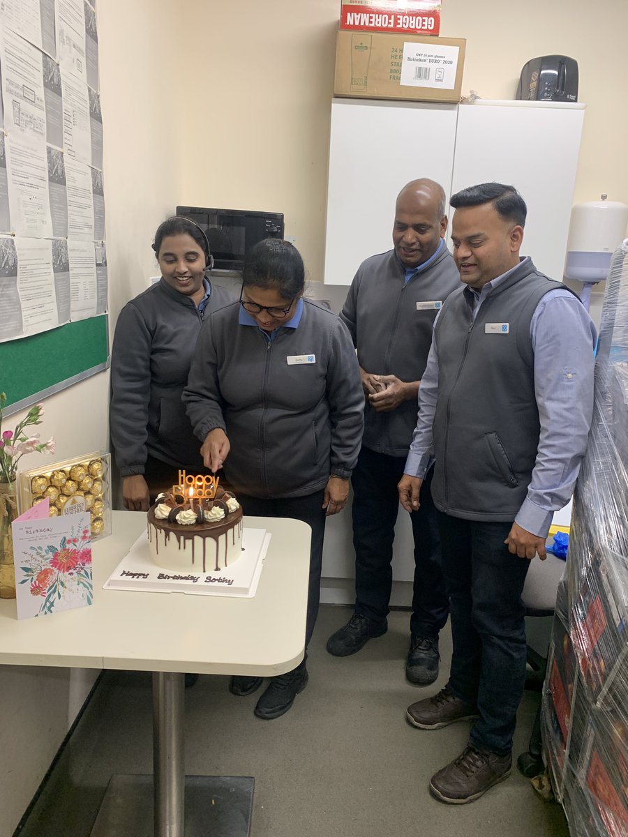 minter_co's tweet photo. Birthdays will never stop at minter road - a proud franchise store , because we are all a one happy family not just colleagues 💪 #LashRetail #Greatbaker #Sothy https://t.co/31kb0Fq6zZ