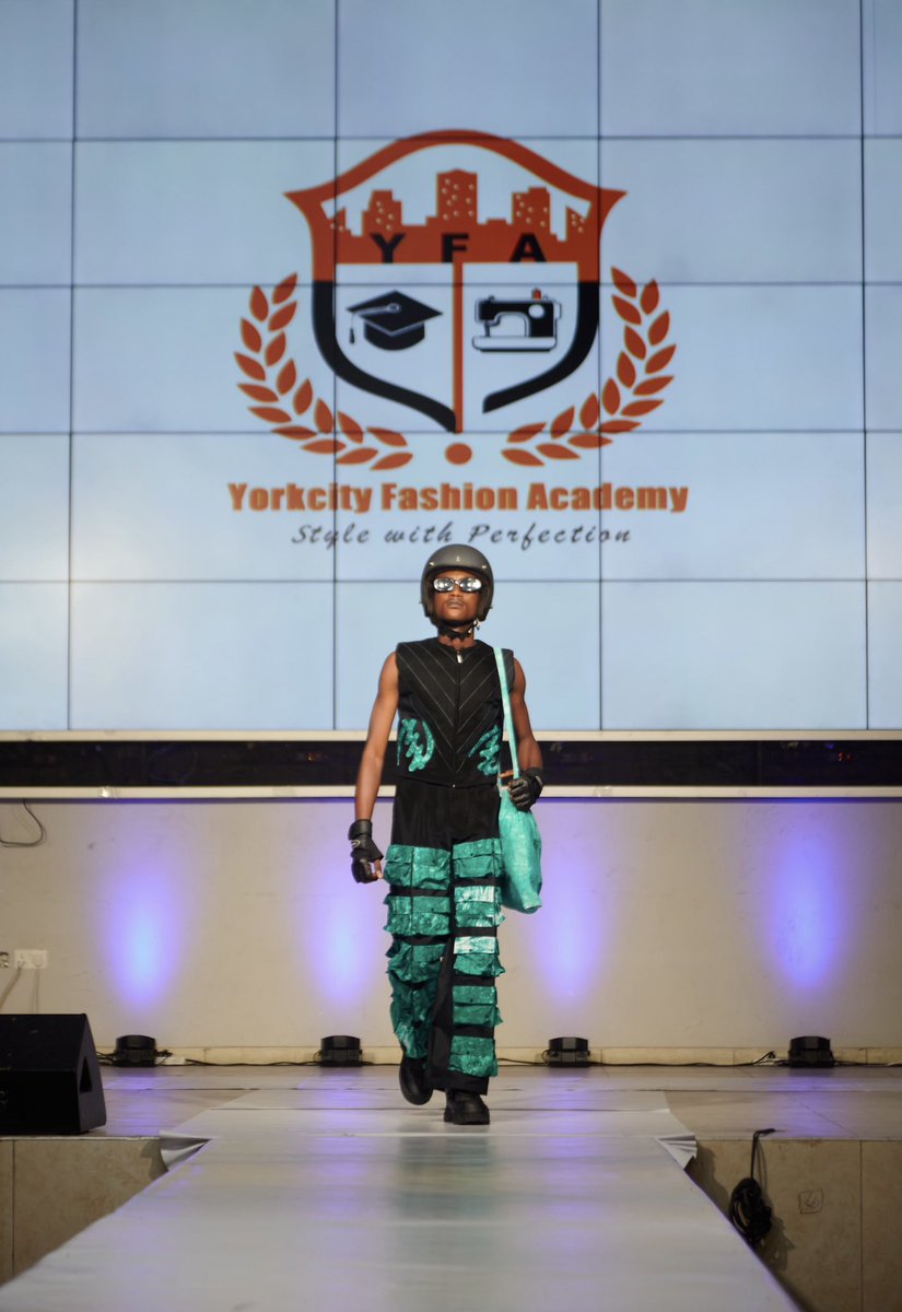 Officialnak1's tweet photo. Debuted for iRed fashion … 
.
🪡✂️🧵 @EAhlaji 
📸 @mr_osafo_ 
🏷️ @AfricaGrooming 
.
#fashion #model #FashionModel #afrorevolution #artistsontwitter https://t.co/j6DtFy32Ec