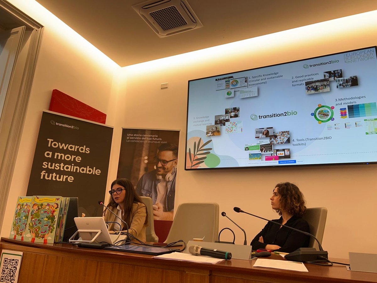 biovoices's tweet photo. #Live 
📢 #Transition2BIO final event! 
🟢The #BIOSkills: the competences that will drive the #transition
🎯 Time for an overview on the Capacity Building we developed for regional and national stakeholders on how to raise awareness and communicate the Circular #Bioeconomy ♻️ https://t.co/eFlyMBa7zz